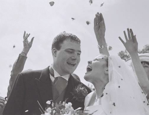 B&W sarah and gareth confetti